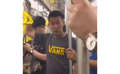 VANS(地铁判官 GIF 动图表情包)