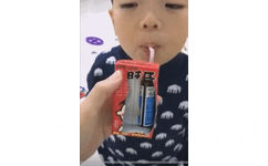 骗小孩吃药GIF - 骗小孩吃药新技能